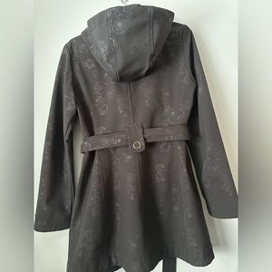 Lolë Black Floral Jacket - Water proof